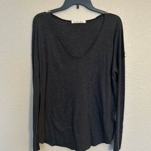 Women’s We The Free gray vneck tshirt in a small - Picture 1 of 5